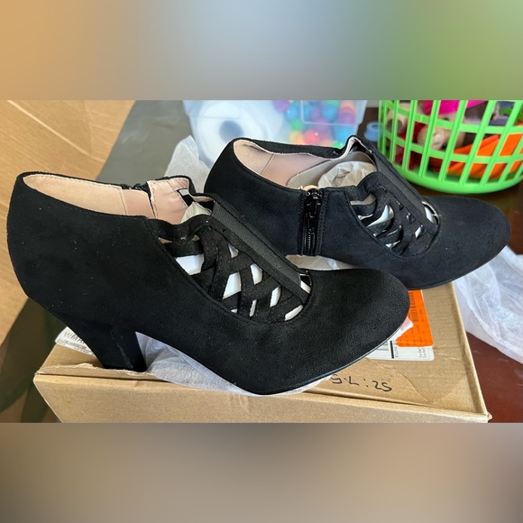 Journee Collection Piper in size 7.5 black. - Picture 6 of 8